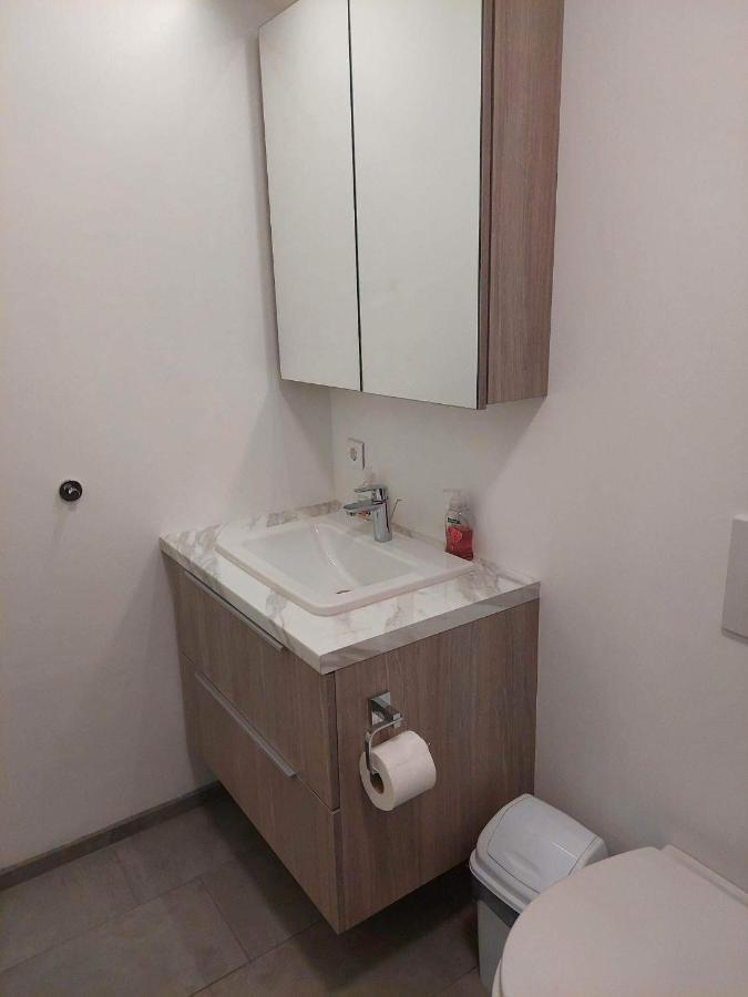 Apartment Near The Airport Njarthvik Luaran gambar